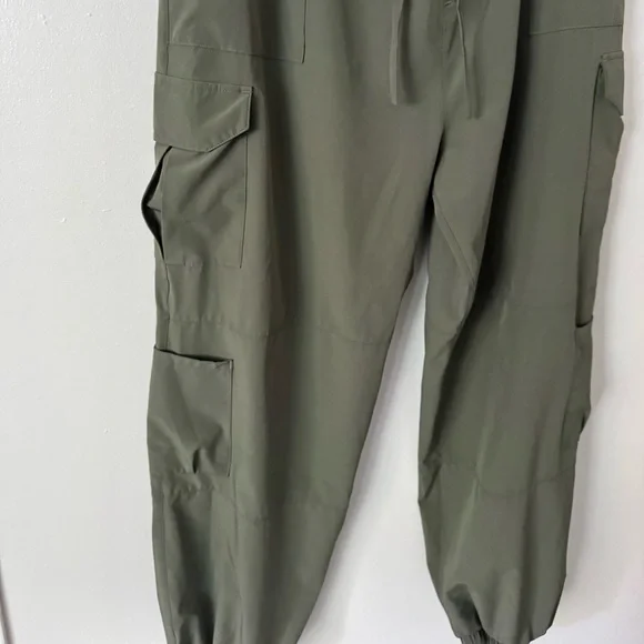Albion L Jetsetter Cargo Joggers in Olive Green - Picture 8 of 9